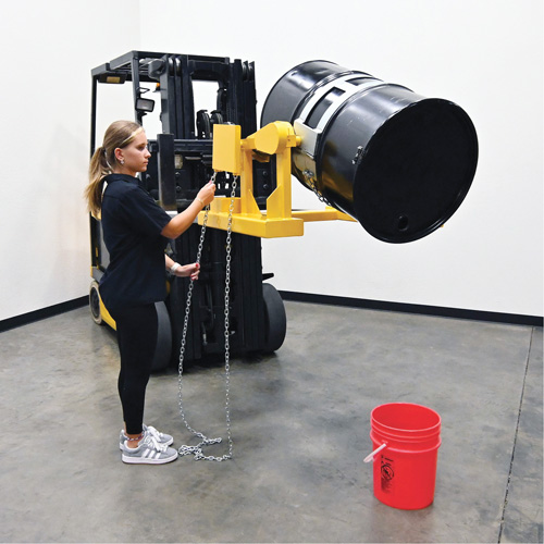 Porte-baril pour chariot &agrave; fourche, Pour 55 gal. US (45,8 gal imp&eacute;rial) Groupe Belzile Dickner
