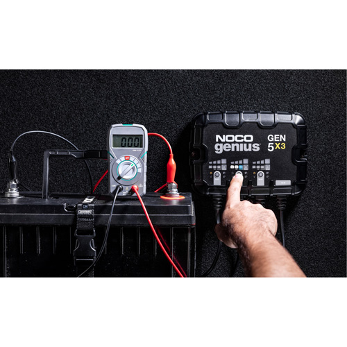 Chargeur de batterie embarqu&eacute; &agrave; 3 sorties de 15 amp&egrave;res Gen5X3 Genius Groupe Belzile Dickner