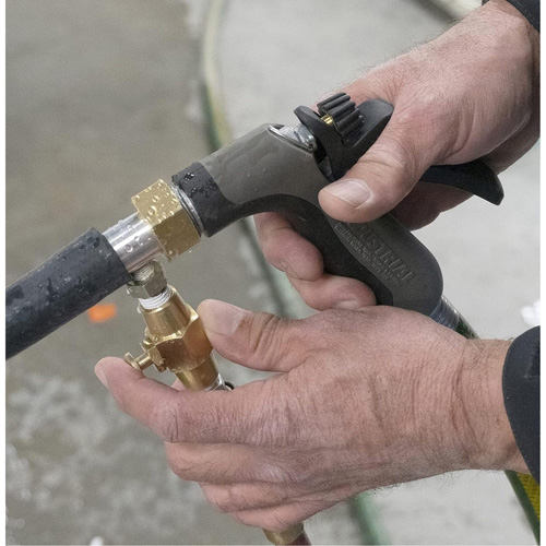 Outil de rinçage &agrave; contre-courant pour radiateur avec air Groupe Belzile Dickner