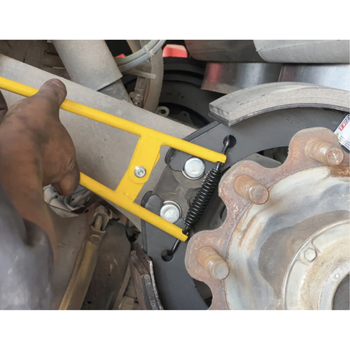 Outil pour ressorts de frein de camion et de remorque Groupe Belzile Dickner