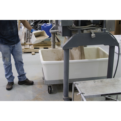 M&eacute;ga pelle &agrave; main, Plastique, Rouge, 128 oz. Groupe Belzile Dickner