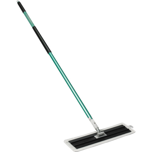 Easy Scrub Flat Mop with Pad Holder Groupe Belzile Dickner