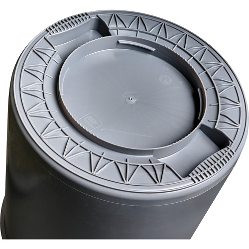 Grey Titan Garbage Container, Plastic, 20 US gal. Groupe Belzile Dickner