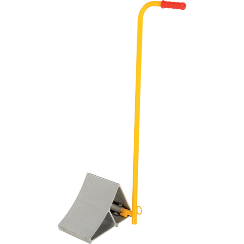 Cale de roues en aluminium avec poign&eacute;e, 7" la x 11-7/8" p x 7-11/16" h Groupe Belzile Dickner