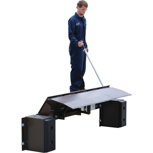 Mechanical Edge-O-Dock Leveler, 99" W, 72" Deck Width, 29" Span Groupe Belzile Dickner