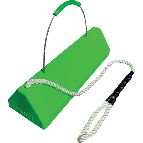 Cale de roue pour avion Checkers Safety SafeRay avec poign&eacute;e &agrave; c&acirc;ble avec cordage en boucle, Ur&eacute;thane, Vert fluorescent, 24" la x 8" p x 6" h Groupe Belzile Dickner