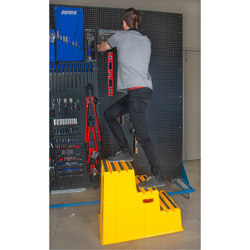 Escabeau industriel, 3 marches, 34-13/16" x 22-7/16" x Hauteur 28-1/2" Groupe Belzile Dickner