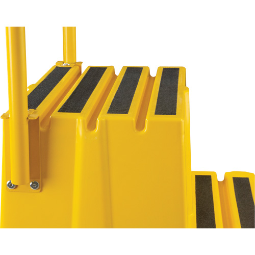 Escabeau industriel, 4 marches, 44" x 22-1/4" x Hauteur 65-1/8" Groupe Belzile Dickner