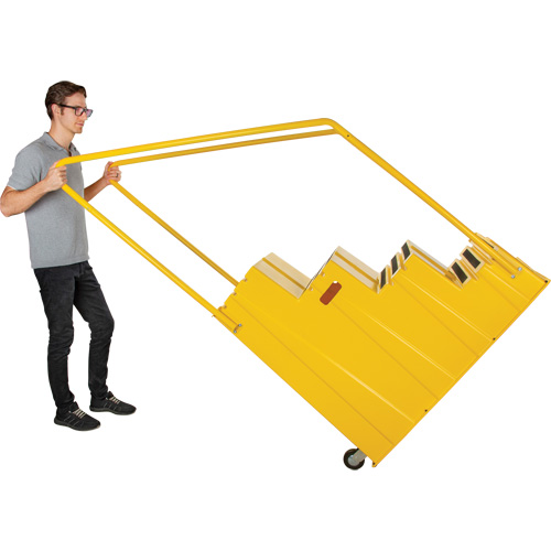 Escabeau industriel, 4 marches, 44" x 22-1/4" x Hauteur 65-1/8" Groupe Belzile Dickner