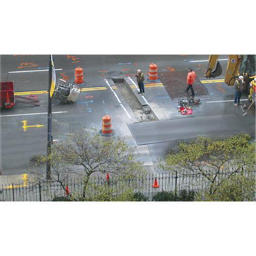 Industrial Quik-Mark Solvent-Based Inverted Marking Paint, 17 oz., Aerosol Can Groupe Belzile Dickner