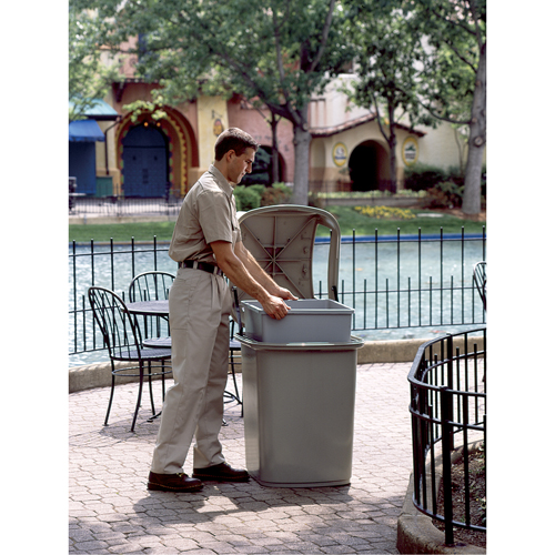 Untouchable&reg; Containers, Polyethylene, 35 US gal. Groupe Belzile Dickner