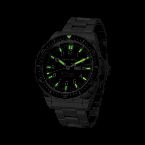 Tr&egrave;s grande montre automatique avec jour/date avec bracelet en acier inoxydable, Num&eacute;rique, &agrave; piles, 46 mm, Argent Groupe Belzile Dickner