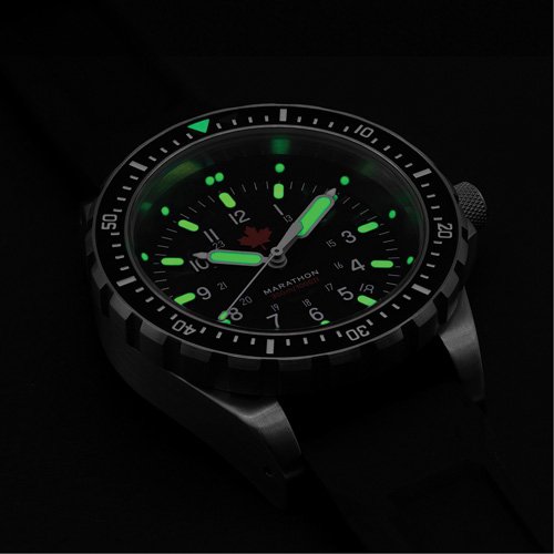 Tr&egrave;s grande montre &agrave; quartz pour plongeur avec feuille d'&eacute;rable rouge, Num&eacute;rique, &agrave; piles, 46 mm, Noir Groupe Belzile Dickner
