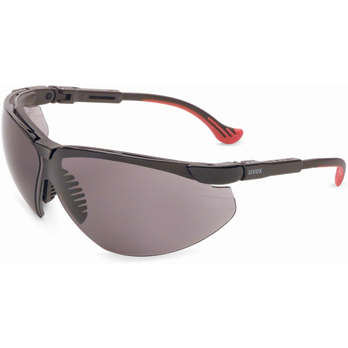 Lunettes de s&eacute;curit&eacute; Uvex Genesis XC, Lentille Grise/fum&eacute;e, Anti-&eacute;gratignures, R&eacute;pond ou surpasse la norme CSA Z94.3 Groupe Belzile Dickner