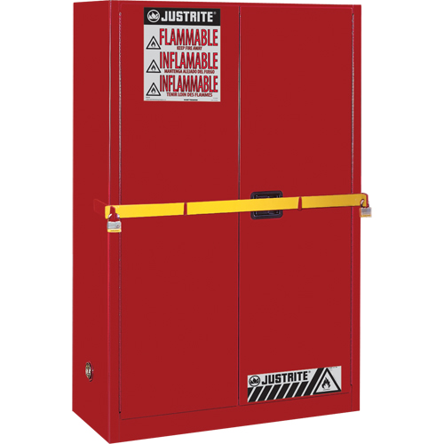 Armoire de rangement haute s&eacute;curit&eacute; avec barre en acier pour produits inflammables, 45 gal., 2 tablettes Groupe Belzile Dickner