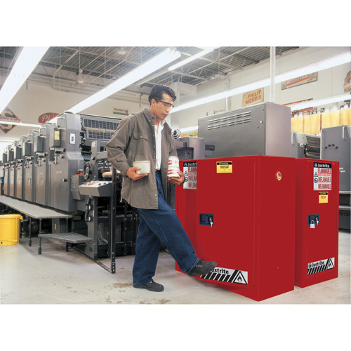 Armoire de s&eacute;curit&eacute; pour la peinture et les encres combustibles EX Sure-Grip, 40 gal., 3 tablettes Groupe Belzile Dickner