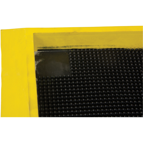Tapis pour l'assainissement des chaussures, Caoutchouc, 2-2/3' la x 3-1/4' lo x 2-1/2" &eacute;pais, Jaune Groupe Belzile Dickner