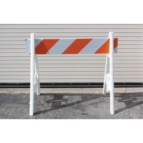 Barricades, En A, 48" lo x 40" h, Orange/Blanc Groupe Belzile Dickner