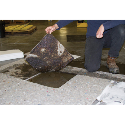 Spilltration Husky Pads, Oil Only, 16" x 16", 17.2 gal. Absorbancy Groupe Belzile Dickner