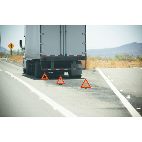 Ensemble de r&eacute;flecteurs triangulaires Groupe Belzile Dickner