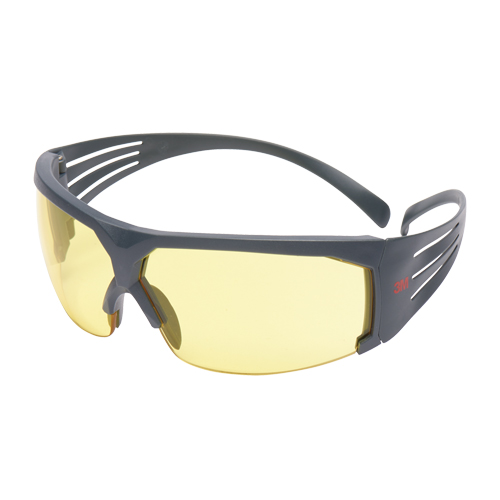 Lunettes de s&eacute;curit&eacute; s&eacute;rie 600 SecureFit, Lentille Ambr&eacute;e, Antibu&eacute;e, ANSI Z87+/R&eacute;pond ou surpasse la norme CSA Z94.3 Groupe Belzile Dickner