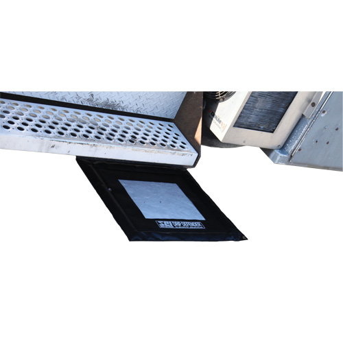 Drip Defender Spill Collection Pad, Oil Only, 15" x 13", 0.2 gal. Absorbancy Groupe Belzile Dickner