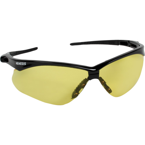 Lunettes de s&eacute;curit&eacute; Nemesis de Kleenguard, Lentille Ambr&eacute;e, ANSI Z87+/R&eacute;pond ou surpasse la norme CSA Z94.3 Groupe Belzile Dickner