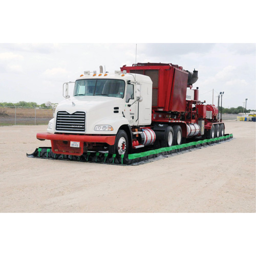 Ultimate Copolymer 2000 Ultra-Containment Berm&reg;, 2333 US gal. Capacity, 12' W x 26' L x 12" H, Hinge Bracket Groupe Belzile Dickner