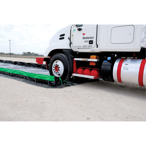 Ultimate Copolymer 2000 Ultra-Containment Berm&reg;, 2333 US gal. Capacity, 12' W x 26' L x 12" H, Hinge Bracket Groupe Belzile Dickner