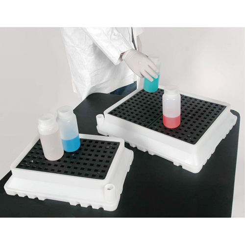 P4 Ultra-Spill Tray&reg;, 17" L x 21" W x 4" H, 2.9 US gal. Spill Capacity Groupe Belzile Dickner