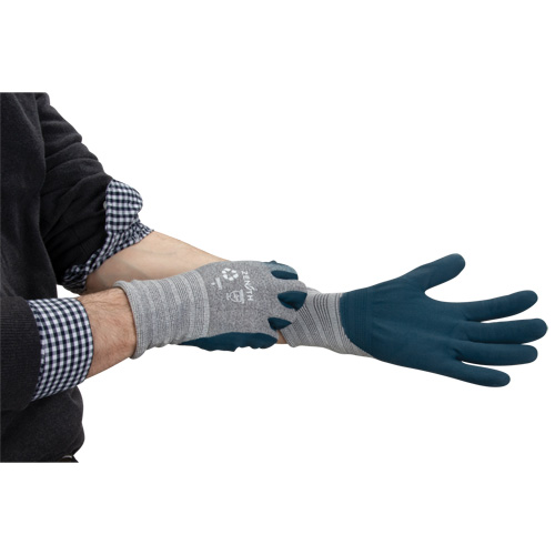 Gants &eacute;cologiques enduits et l&eacute;gers, 9, R&ecirc;vetement Mousse de nitrile, Calibre 15, Enveloppe en Polyester/rPET Groupe Belzile Dickner