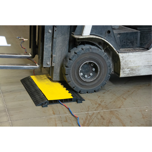 Protecteur de c&acirc;bles en polyur&eacute;thane, 5 canaux, 35,43" lo x 19,69" la x 2" h Groupe Belzile Dickner