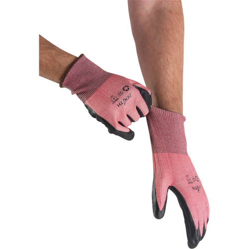 Gants &eacute;cologiques, l&eacute;gers, et r&eacute;sistants &agrave; la coupe, &agrave; haute dext&eacute;rit&eacute;, Taille 9, Calibre 18, Rev&ecirc;tement Mousse de nitrile, Enveloppe en Acier inoxydable/PEHP/rPET, ASTM ANSI niveau A4 Groupe Belzile Dickner