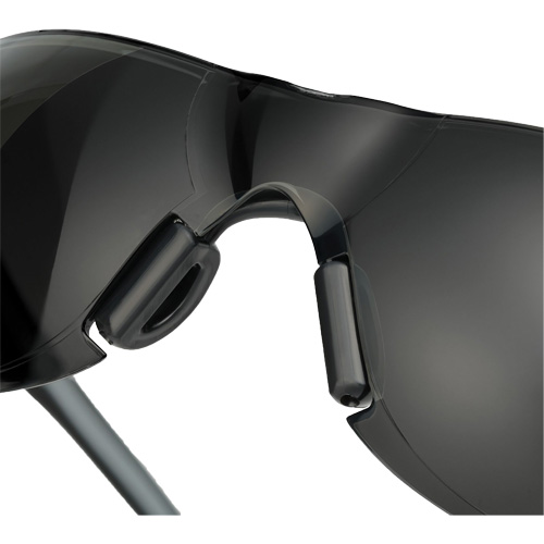 Lunettes de s&eacute;curit&eacute; Adapt Lite, Lentille Fum&eacute;e, Antibu&eacute;e/Anti-&eacute;gratignures, ANSI Z87+/R&eacute;pond ou surpasse la norme CSA Z94.3 Groupe Belzile Dickner