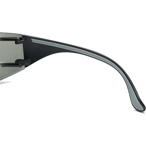 Lunettes de s&eacute;curit&eacute; Adapt Lite, Lentille Fum&eacute;e, Antibu&eacute;e/Anti-&eacute;gratignures, ANSI Z87+/R&eacute;pond ou surpasse la norme CSA Z94.3 Groupe Belzile Dickner