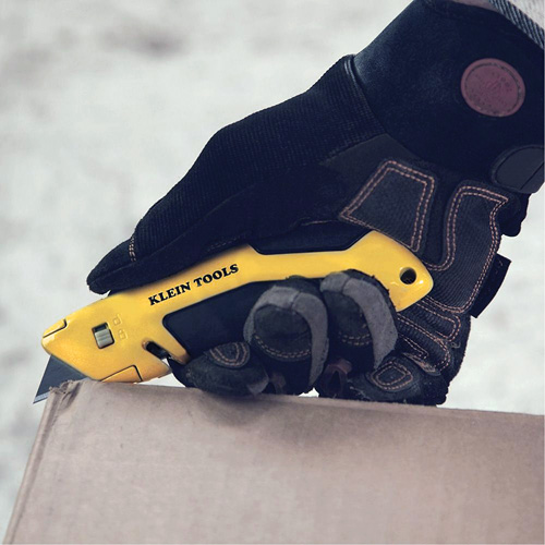 Self-Retracting Utility Knife, Steel, Cushion Handle Groupe Belzile Dickner