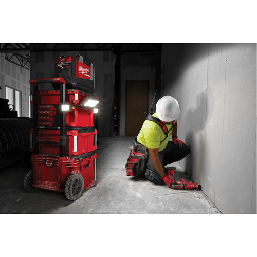 M18 Packout Light/Charger, LED, 3000 Lumens Groupe Belzile Dickner