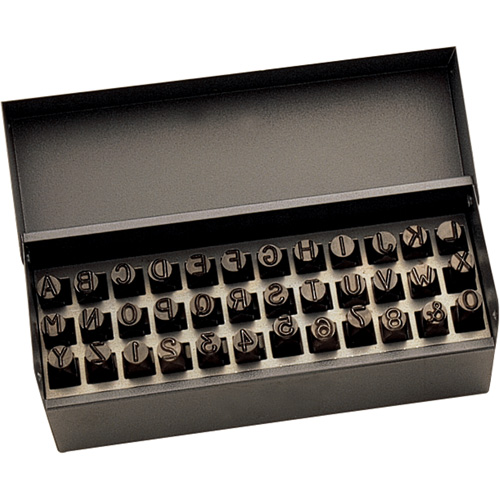 Jeu de lettres et num&eacute;ros pour estampage &agrave; la main, 36 morcea Groupe Belzile Dickner