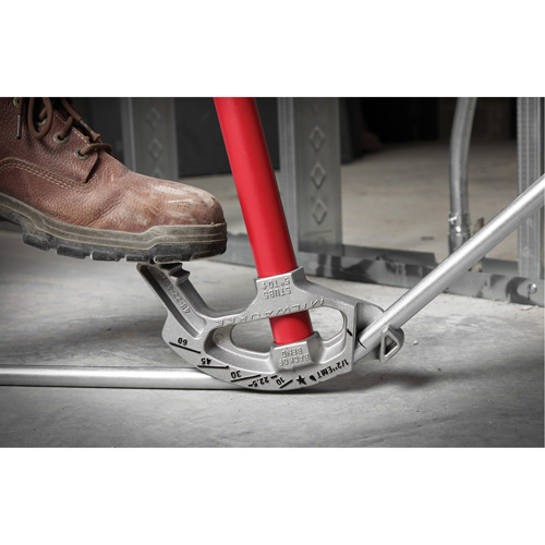 Machine &agrave; plier les conduits en aluminium Groupe Belzile Dickner