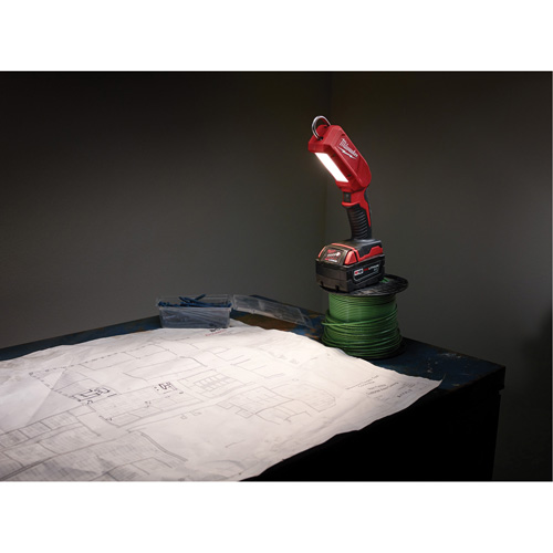 B&acirc;ton lumineux M18, Crochet, Rechargeable, 300 lumens Groupe Belzile Dickner