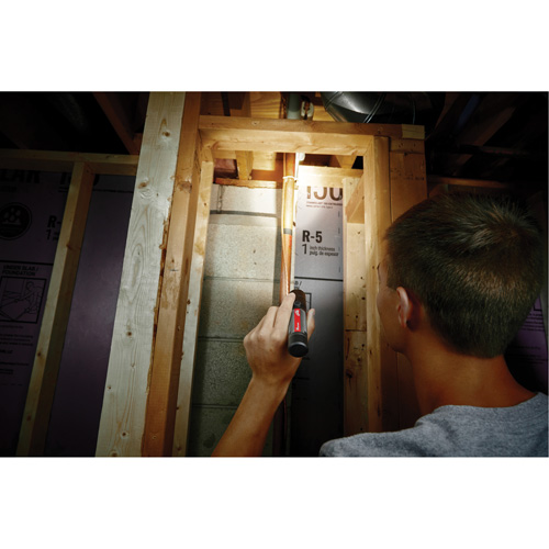 Lampe de poche compacte compatible USB, DEL, 800 lumens, Piles Rechargeable Groupe Belzile Dickner