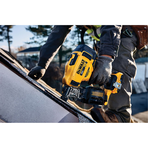 15° Cordless Coil Roofing Nailer Kit, 20 V, Lithium-Ion Groupe Belzile Dickner
