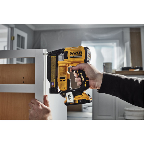 ATOMIC COMPACT SERIES Brushless Cordless 23 Ga. Pin Nailer Kit, 20 V, Lithium-Ion Groupe Belzile Dickner