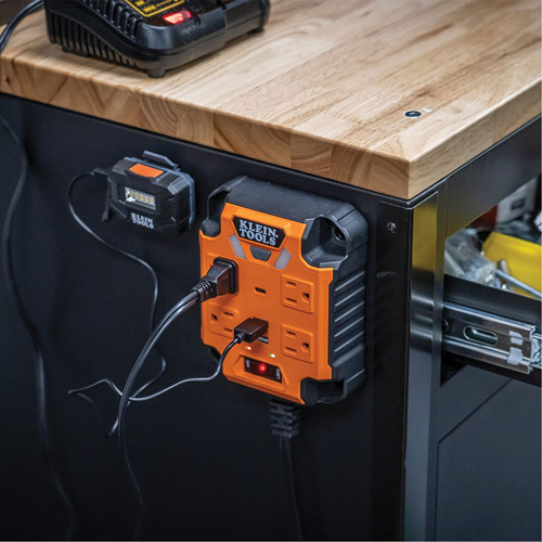 Powerbox 1 Magnetic Power Strip, 4 Outlet(s), 5', 120 V Groupe Belzile Dickner