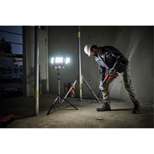 Lampe de travail &agrave; DEL professionnelle &agrave; panneaux pliants lumens sans fil 18V sur tr&eacute;pied, DEL, 3600 lumens Groupe Belzile Dickner