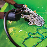 Nettoyant et d&eacute;graissant naturel CB 100 ALU, Bouteille &agrave; g&acirc;chette Groupe Belzile Dickner