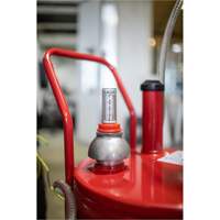 Chariot &agrave; carburant en acier de 25 gallons avec pompe rotative bidirectionnelle et filtre Groupe Belzile Dickner