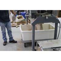 M&eacute;ga pelle &agrave; main, Plastique, Rouge, 128 oz. Groupe Belzile Dickner