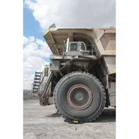 Protecteur de c&acirc;ble &agrave; traverse extr&ecirc;me Yellow Jacket, 2 canaux, 35,75" lo x 42,125" la x 5,125" h Groupe Belzile Dickner