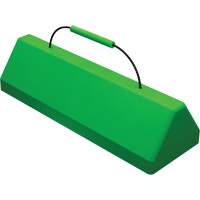 Cale de roue pour avion Checkers Safety SafeRay avec poign&eacute;e &agrave; c&acirc;ble, Ur&eacute;thane, Vert fluorescent, 24" la x 8" p x 6" h Groupe Belzile Dickner
